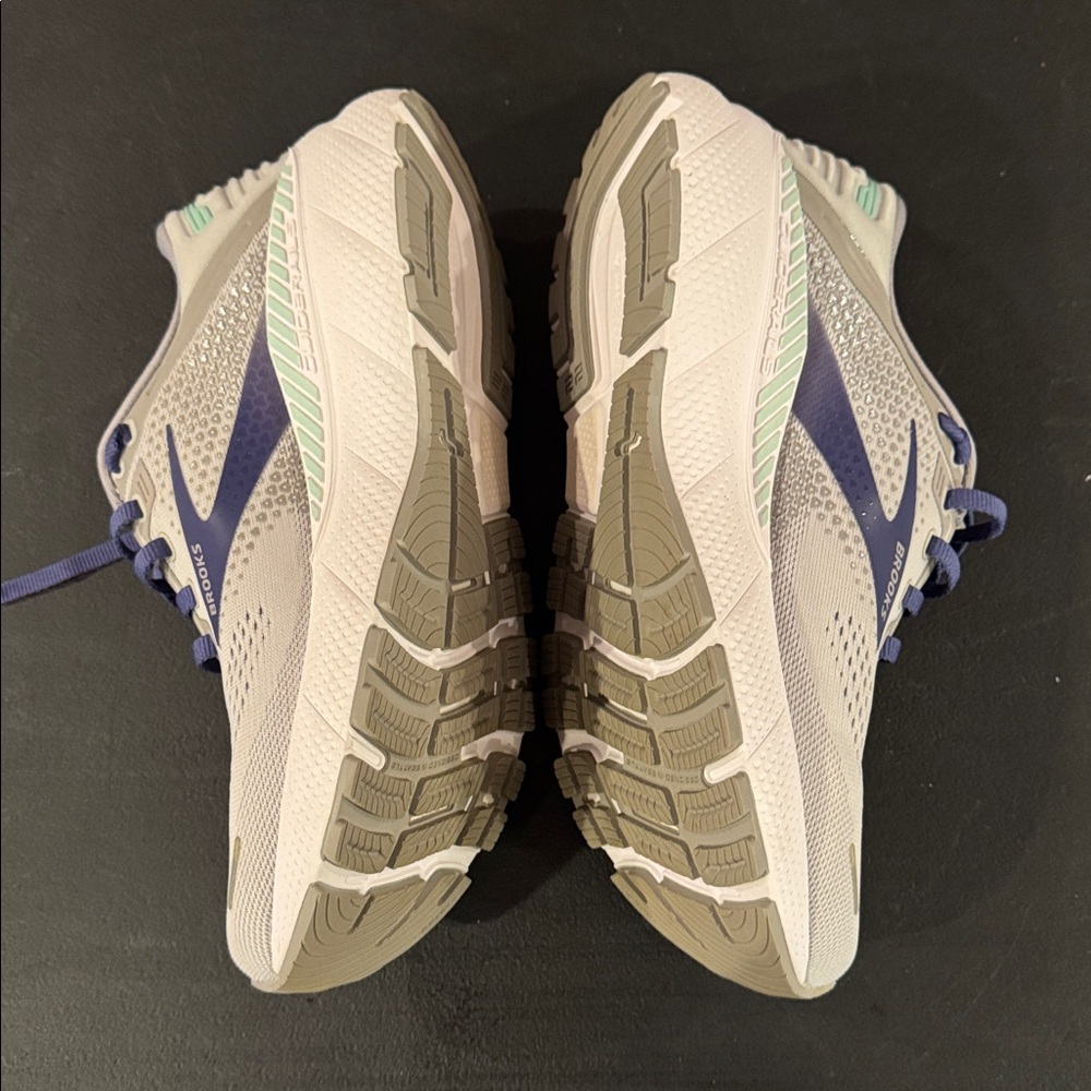 Women’s lace Brooks Adrenaline GTS 22 size 7.5 B (Medium) - Picture 4 of 6